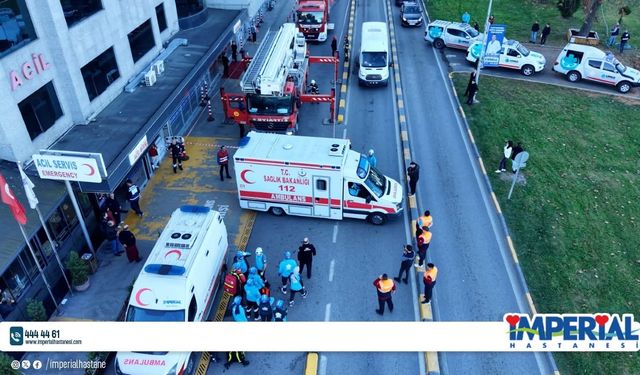 Özel İmperial Hastanesi'nde gerçekleştirilen yangın tatbikatı gerçeğini aratmadı.