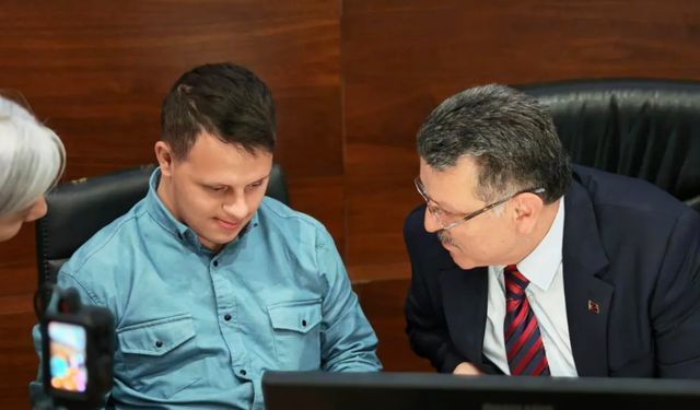 Başkan Genç’ten Anlamlı Hareket :Meclisin açılışını yaptı!