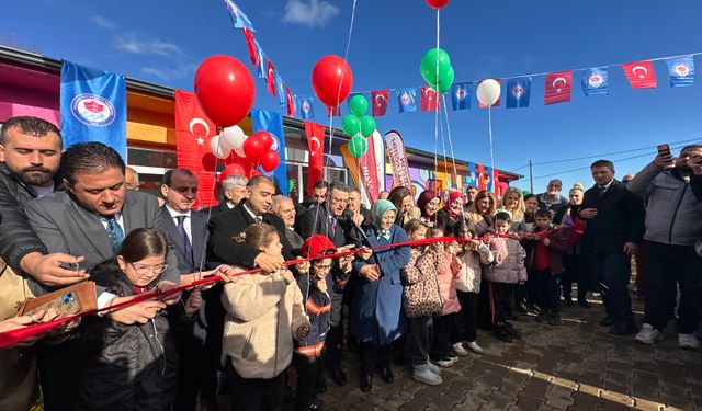 ÇİLEKLİ DÜŞLER KÖYÜ YAŞAM MERKEZİ AÇILDI