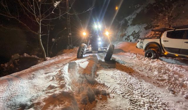 BÜYÜKŞEHİR'İN YOL KAHRAMANLARI SABAHA KADAR 84 MAHALLENİN YOLUNU AÇTI