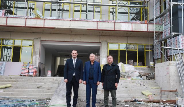 BAŞKAN EKİM, HACI ŞÜKRAN ÇOLAK OKULU’NUN İNŞAATINDA İNCELEMELERDE BULUNDU