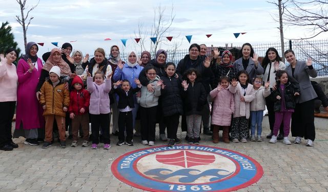 ÇOCUKLAR ARA TATİLDE ÇİLEKLİ DÜŞLER'E AKIN ETTİ