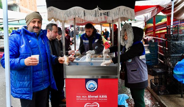 ORTAHİSAR BELEDİYESİ’NDEN SOĞUK GÜNLERE SICAK DOKUNUŞ SEYYAR ÇORBA ARACI HİZMETE BAŞLADI