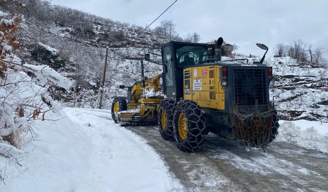 BÜYÜKŞEHİR EKİPLERİ KARLA MÜCADELEYİ SÜRDÜRÜYOR