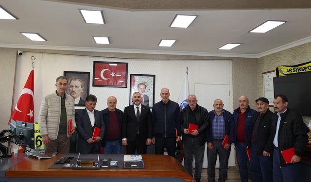 Başkan Bilgin’den emekliye ayrılan personellere plaket ONLARIN EMEKLERİ UNUTULAMAZ