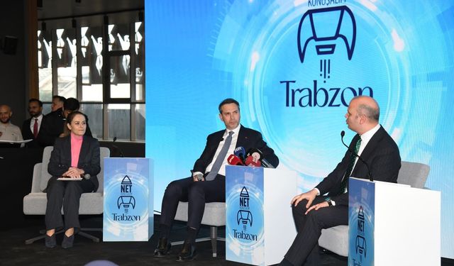 Bakan Bayraktar ve İleri ‘Net Konuşalım Trabzon’ programında gençlerle buluştu