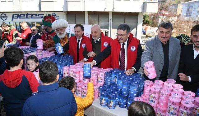 BAŞKAN GENÇ ÇARŞIBAŞI’NDA VATANDAŞLARLA BULUŞTU