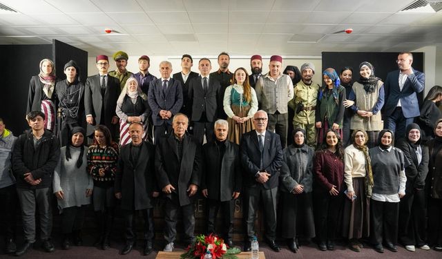 BÜYÜKŞEHİR TİYATROSU İLÇELERDE BÜYÜK İLGİ GÖRDÜ