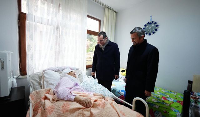AKÇAABAT’TA GÖNÜLLERE DOKUNAN HİZMET: BAŞKAN EKİM HASTALARIN YANINDA