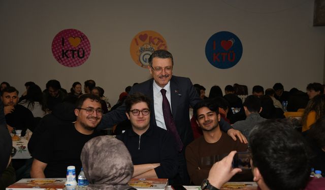 BAŞKAN GENÇ, KTÜ’LÜ ÖĞRENCİLERLE İFTAR SOFRASINDA BULUŞTU