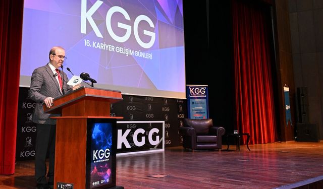 Rektör Prof. Dr. Hamdullah Çuvalcı, “Kariyer Gelişim Günleri”nde Öğrencilere Seslendi: