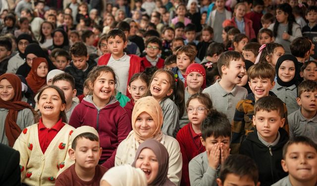 OF'TA ÇOCUKLAR TEKNE ORUCU ETKİNLİĞİNE AKIN ETTİ