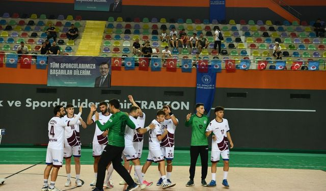 BÜYÜKŞEHİR HENTBOL TAKIMI FARKA GİTTİ