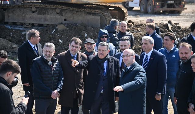 BAŞKAN GENÇ UZUNKUM YAŞAM ALANI PROJESİ’NDE SAHA ÇALIŞMALARINI BAŞLATTI