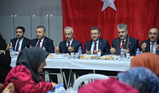 BAKAN URALOĞLU VE BAŞKAN GENÇ’TEN DÜZKÖY’E HİZMET SÖZÜ