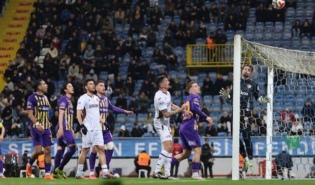 Trabzonspor Eyüpspor engelini de geçerek şampiyonlukta bende varım dedi .