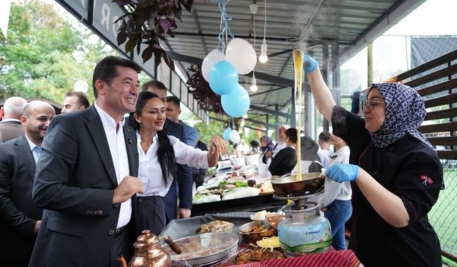YAZ GELDİ, KÖY ÜRÜNLERİ PAZARLARINDA TEZGÂHLAR ŞENLENDİ