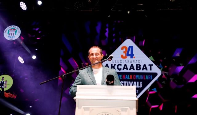 34. ULUSLARARASI AKÇAABAT MÜZİK VE HALK OYUNLARI FESTİVALİ RENKLİ GÖRÜNTÜLERLE BAŞLADI