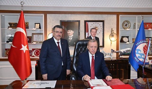 AK Parti'nin kuruluş yıl dönümünü kutlayan Başkan Genç:  "25 YILDIR MİLLETİMİZLE YÜRÜYORUZ"