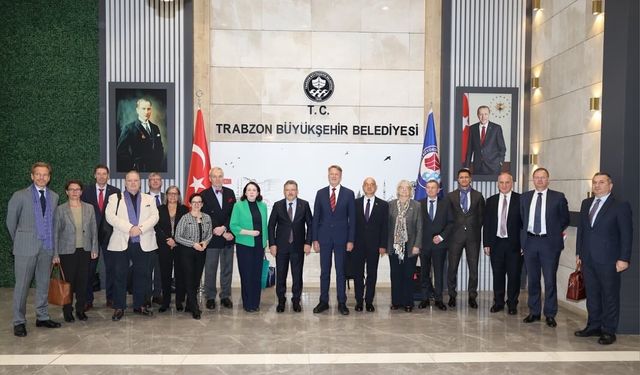 BAŞKAN GENÇ, TRABZON’UN POTANSİYELİNİ BÜYÜKELÇİLERE ANLATTI