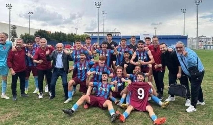 Yavuz Sultan Selim Anadolu Lisesi futbol takımı Türkiye Şampiyonu oldu