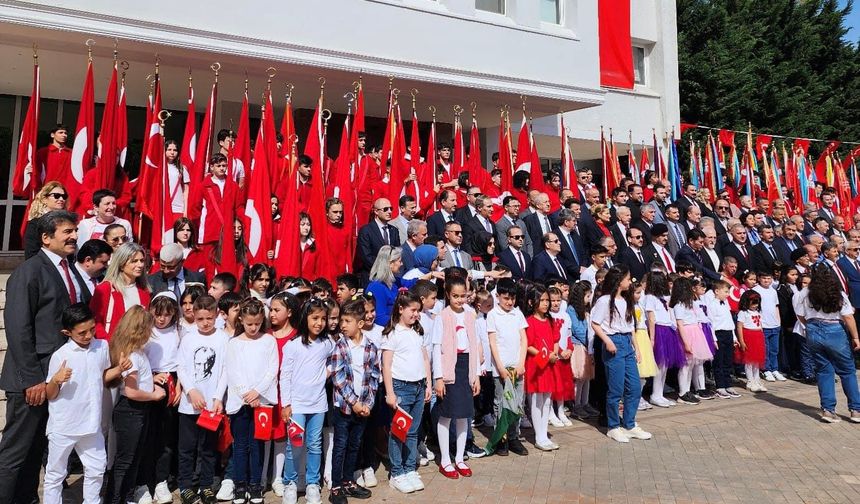 Trabzon'da 23 Nisan Egemenlik ve Çocuk Bayramı Törenle kutlandı