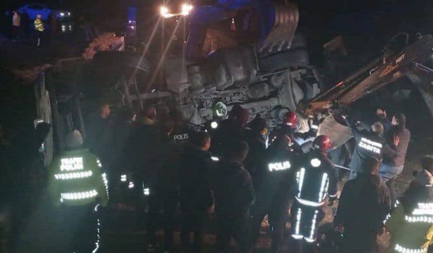 Malatya'da kazaya müdahale ettikleri iki polise tır çarptı: Bir polis şehit