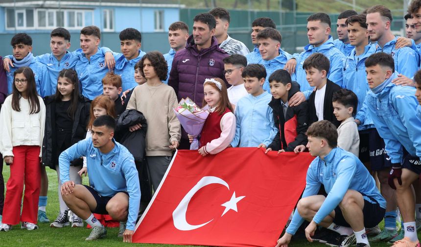 Minikler 23 Nisan’da Trabzonspor’u ziyaret etti