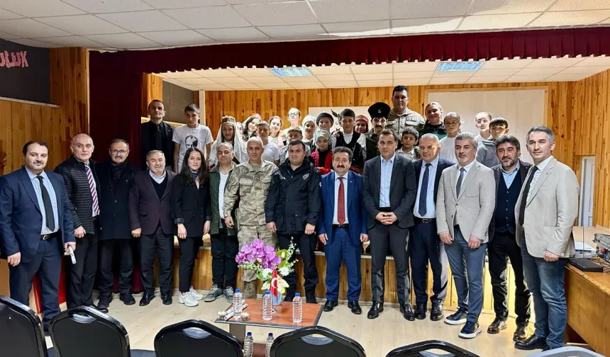 Düzköy Çamlıca Okulunda Kut-ül Amare Anma ve Farkındalık Programı Yapıldı
