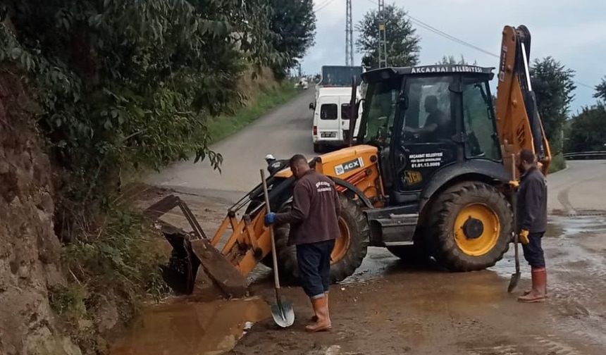 Akçaabat Belediyesi Ekipleri Şiddetli Yağışların Ardından Sahada