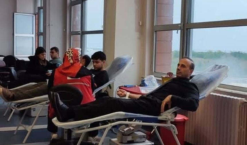 KTÜ Sürmene Abdullah Kanca Meslek Yüksekokulu’ndan Türk Kızılayı’na 102 Ünite Kan Bağışı