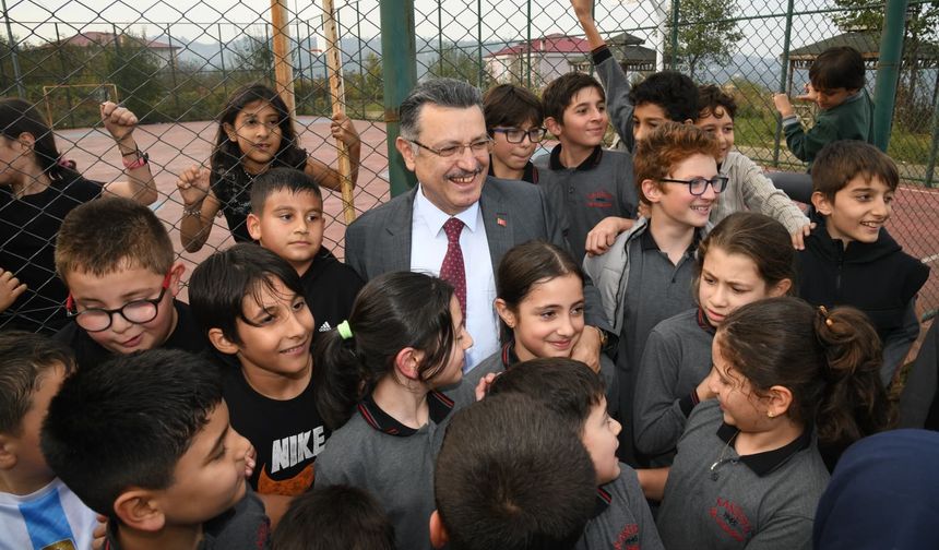 BAŞKAN GENÇ’TEN ÖĞRENCİLERE OYUN SAHASI MÜJDESİ