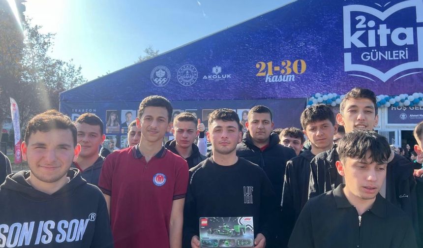 AKÇAABATLI ÖĞRENCİLER TRABZON 2. KİTAP GÜNLERİ’NDE