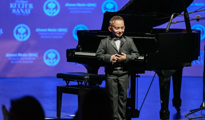 Büyükşehir’in kültür-sanat etkinlikleri sürüyor  PİYANİST ÇOCUKLAR PERFORMANSLARIYLA MEST ETTİ