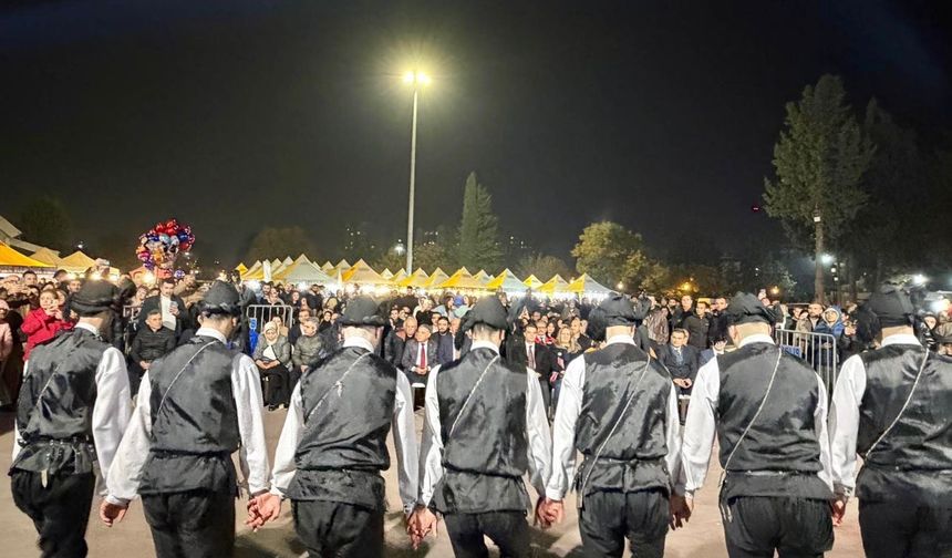 AKÇAABAT BELEDİYESİ HALK OYUNLARI EKİPLERİ GAZİANTEP’TE GÖZ DOLDURDU