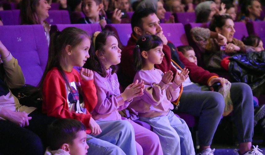 BÜYÜKŞEHİR'İN KÜLTÜR-SANAT ETKİNLİKLERİNE BÜYÜK İLGİ