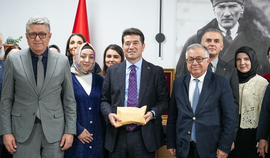 BELEDİYE ÇALIŞANLARINDAN BURS KAMPANYASINA 61 BİN LİRA DESTEK