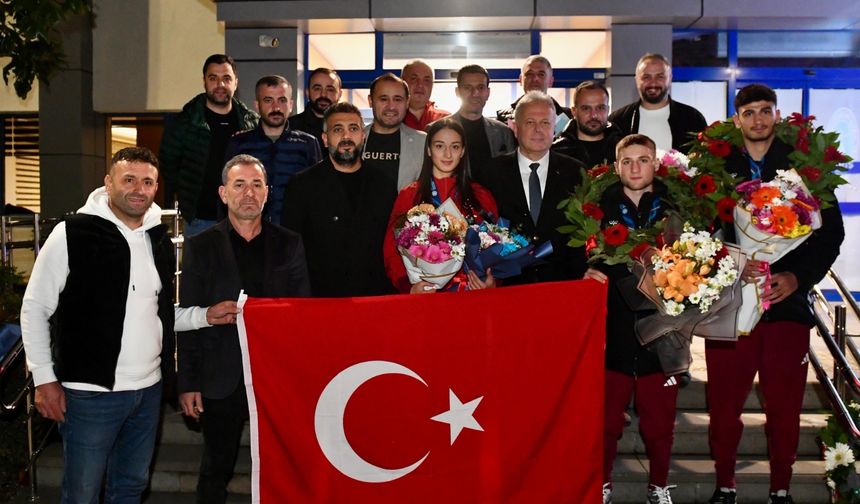 TRABZON’UN ŞAMPİYONLARINA GÖRKEMLİ KARŞILAMA