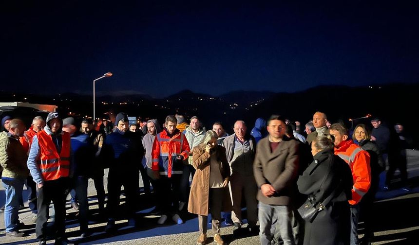 CHP TRABZON MİLLETVEKİLİ SİBEL SUİÇMEZ’DEN ARAKLI’DAKİ ÇÖP TESİSİNDE İŞ BIRAKMA EYLEMİNDE SERT TEPKİ: “YA İŞÇİNİN HAKKIN