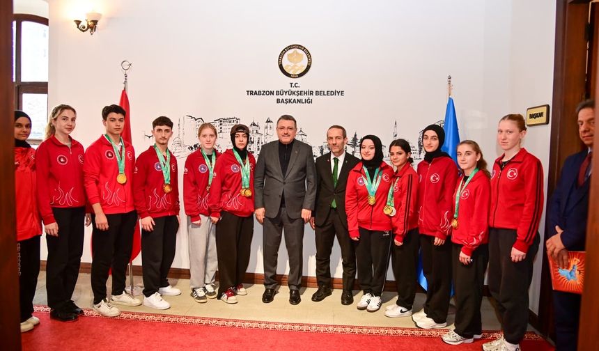 BAŞKAN GENÇ, ŞAMPİYONLARI AĞIRLADI