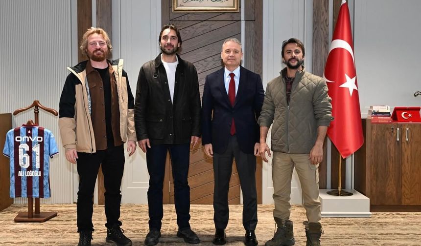 “TAŞACAK BU DENİZ”DİZİ FİLM EKİBİ TRABZON EMNİYET MÜDÜRÜ’NÜ ZİYARET ETTİ