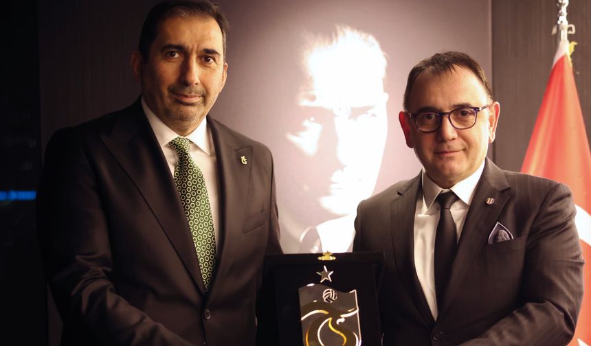 Maç öncesi dostluk yemeği