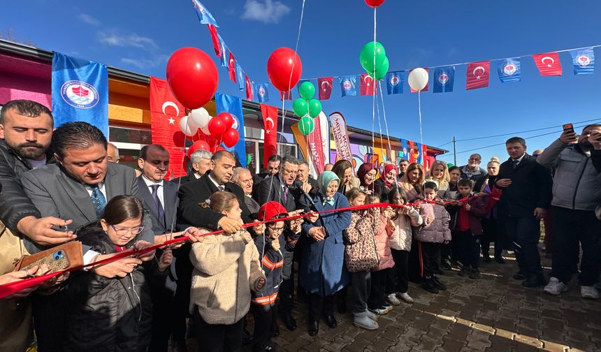 ÇİLEKLİ DÜŞLER KÖYÜ YAŞAM MERKEZİ AÇILDI