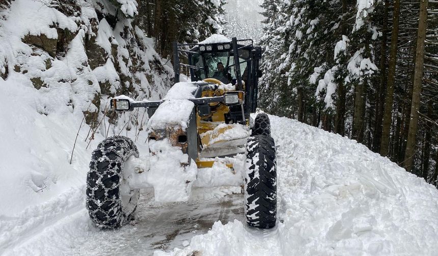 TRABZON’DA 70 MAHALLE YOLU ULAŞIMA KAPANDI