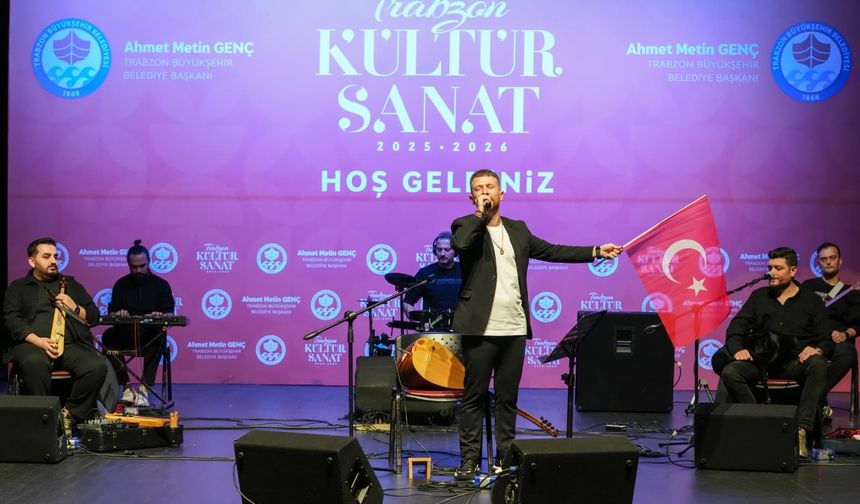 VOLKAN ARSLAN’DAN TÜRK BAYRAĞIYLA ANLAMLI KONSER