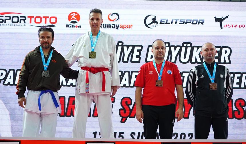 25 Yıl Sonra Tatamiye Döndü, Madalya ile Taçlandırdı