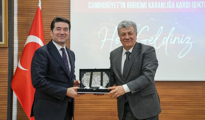 BALBAY, TÜRKİYE’NİN GELECEĞİ KONFERANSINDA KONUŞTU “MÜCADELE, ATATÜRK’ÜN BİZE BIRAKTIĞI BÜYÜK BİR MİRASTIR, MÜCADELEDEN