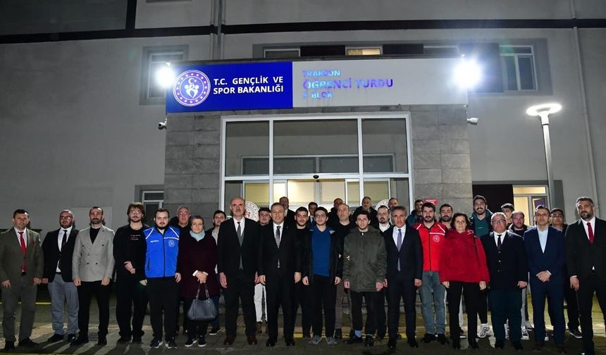 Vali Şahin, GSB Yurdunda Öğrencilerle İftarda Buluştu