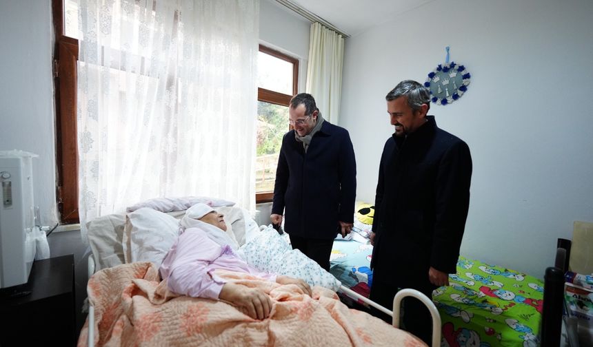 AKÇAABAT’TA GÖNÜLLERE DOKUNAN HİZMET: BAŞKAN EKİM HASTALARIN YANINDA