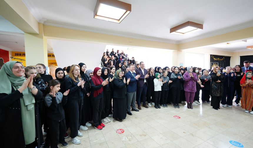 BAŞKAN EKİM, “RAMAZAN GELİYOR” PROGRAMINDA ÖĞRENCİLERLE BULUŞTU